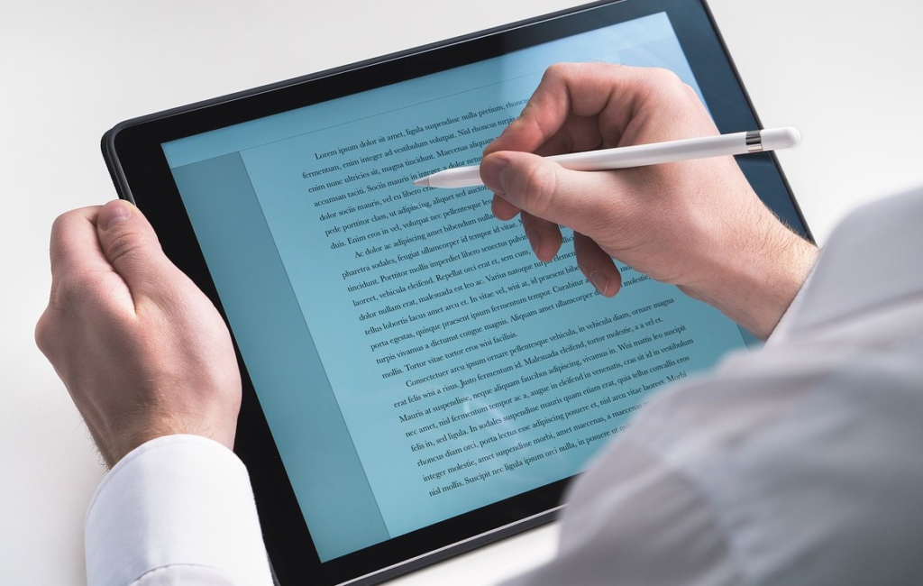 Como Engajar na Internet Usando Artigos que Ajudam as Pessoas Juridicamente